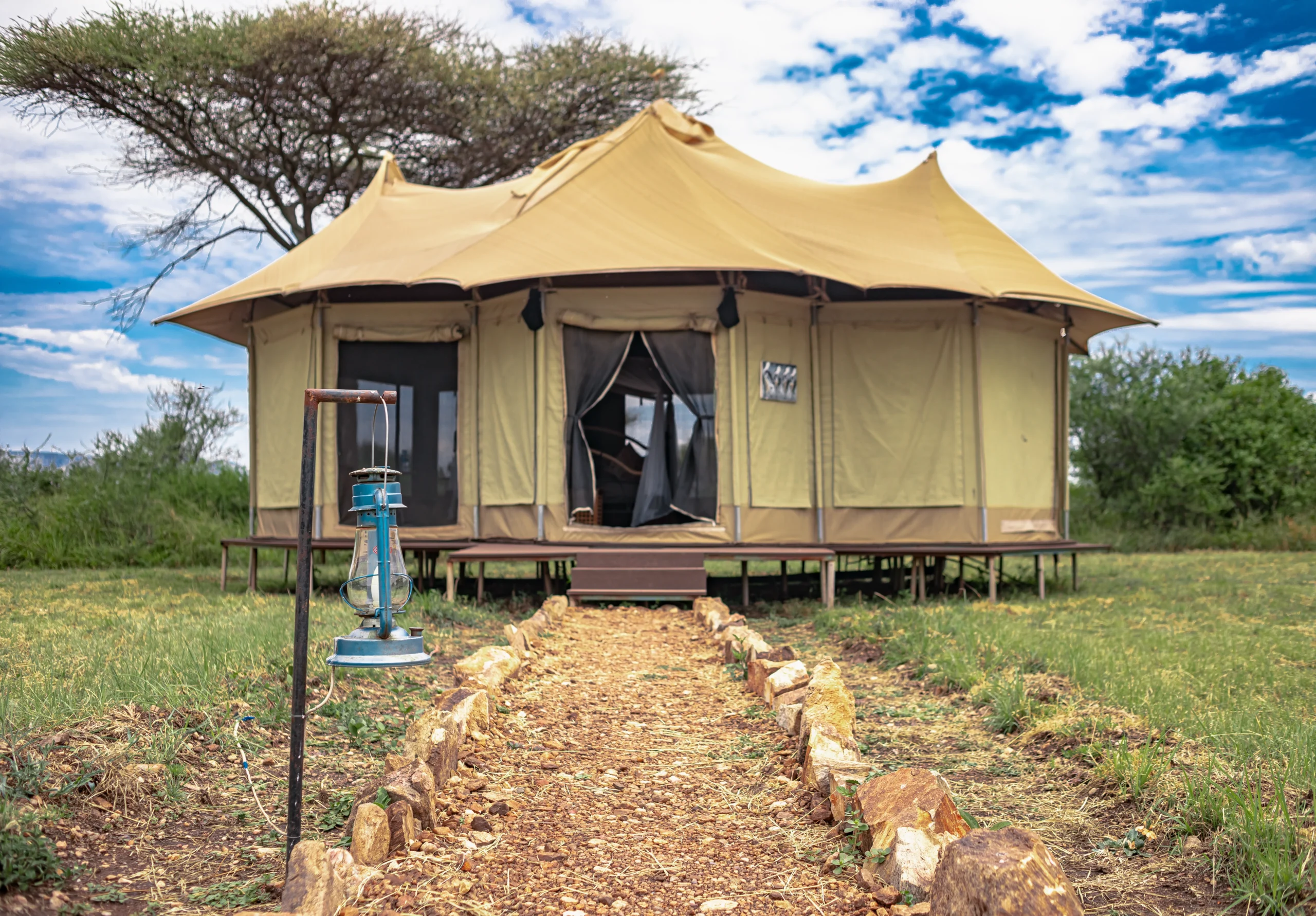 Difference Between a Lodge and a Camp Safari